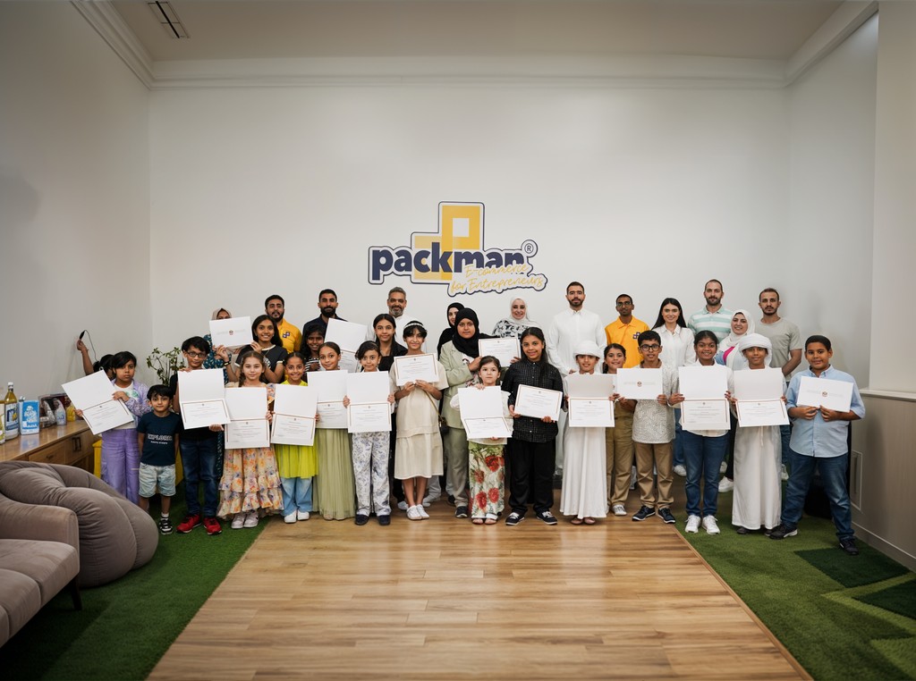 Packman and participants at the E7 Ras Al-Khaimah Entrepreneurship Exhibition